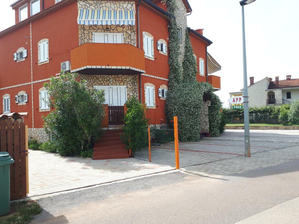 Apartments Dugonjic Умаг Экстерьер фото